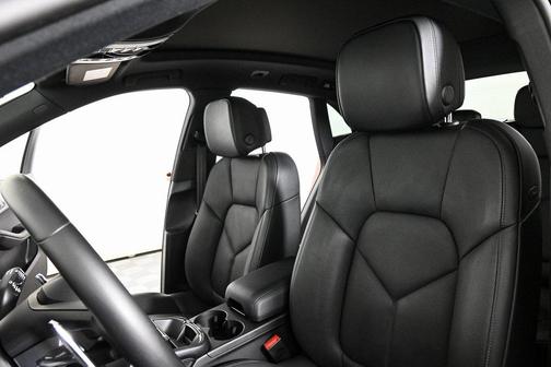 2022 Porsche Macan AWD