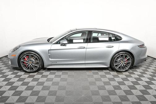2021 Porsche Panamera GTS