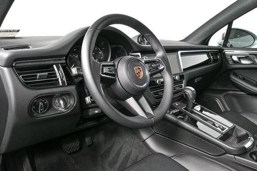 2025 Porsche Macan AWD