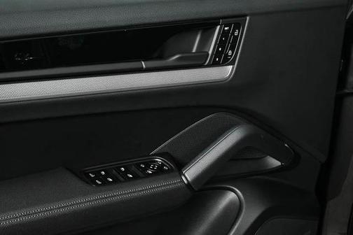 2025 Porsche Cayenne AWD