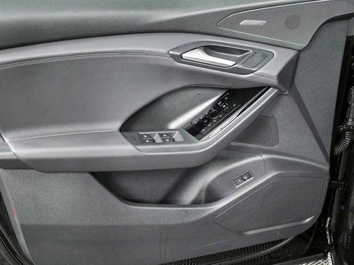 2025 Audi Q6 e-tron Prestige quattro