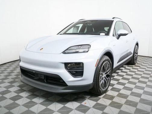 2026 Porsche Macan RWD