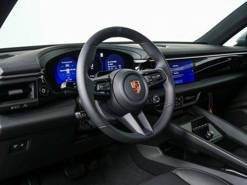 2026 Porsche Macan RWD