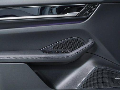 2026 Porsche Macan RWD