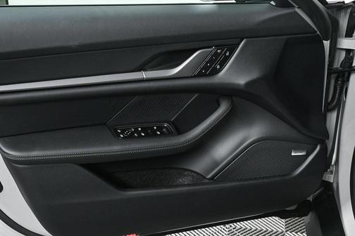 2025 Porsche Taycan 4