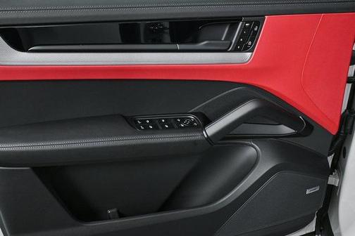 2025 Porsche Cayenne AWD