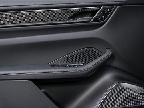 Jet Black Metallic 2026 Porsche Macan Macan Electric Turbo