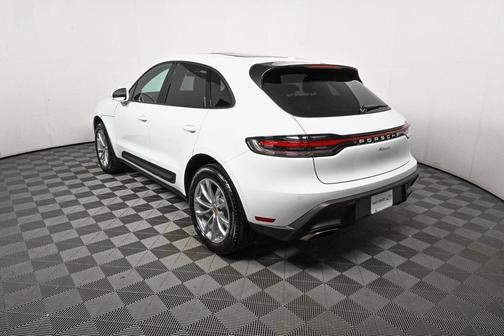 2025 Porsche Macan AWD