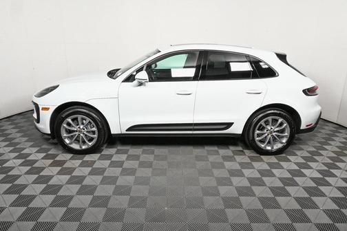 2025 Porsche Macan AWD