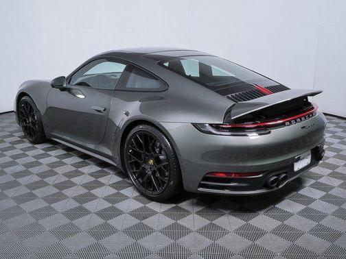 2022 Porsche 911 Carrera