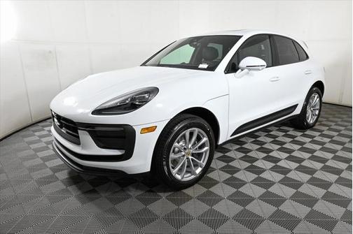 2025 Porsche Macan Base