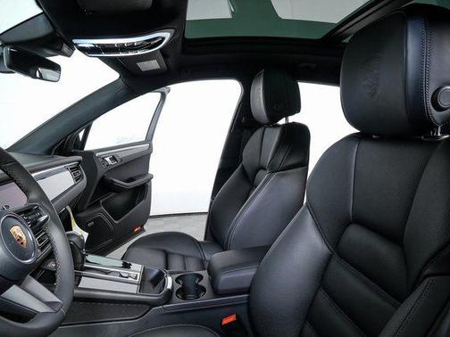 2026 Porsche Macan AWD