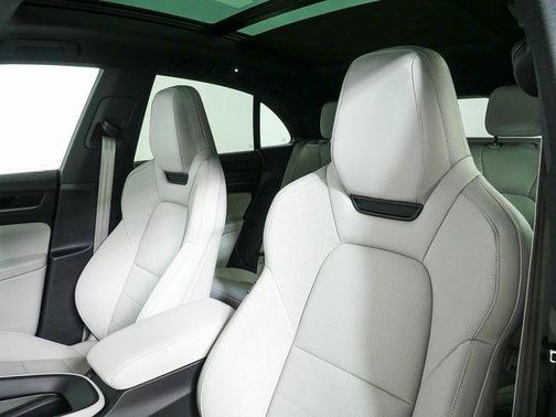 2026 Porsche Macan 4S