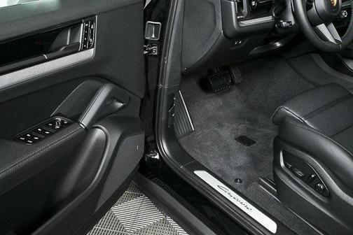 2024 Porsche Cayenne AWD