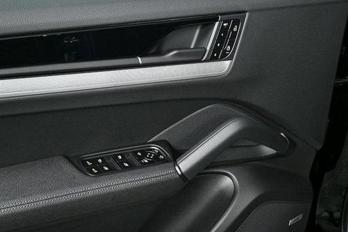 2024 Porsche Cayenne AWD