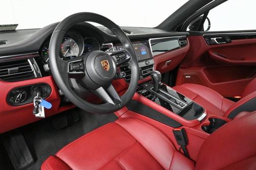 2022 Porsche Macan S
