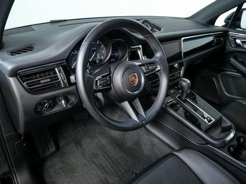 2025 Porsche Macan AWD