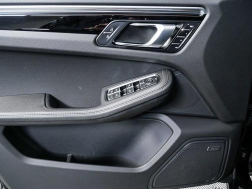 2025 Porsche Macan AWD