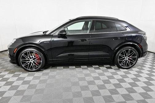2025 Porsche Macan Turbo