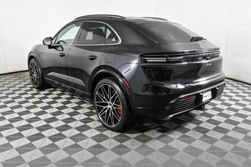 2025 Porsche Macan Turbo