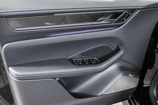 2025 Porsche Macan Turbo