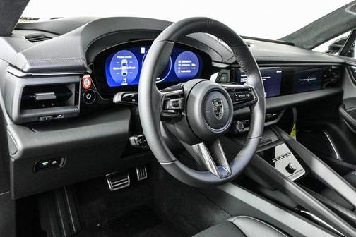 2025 Porsche Macan Turbo