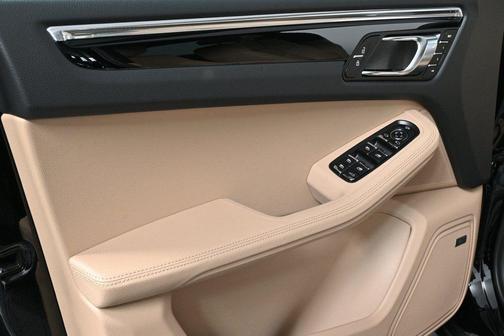 2025 Porsche Macan AWD