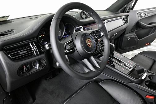 2025 Porsche Macan S