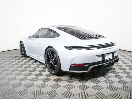 2025 Porsche 911 Carrera 4 GTS