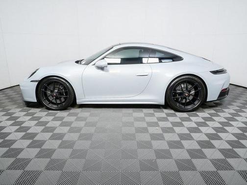 2025 Porsche 911 Carrera 4 GTS