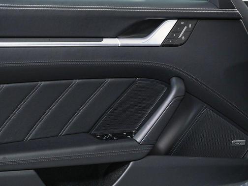 2025 Porsche 911 Carrera 4 GTS