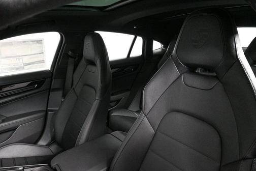2026 Porsche Panamera RWD