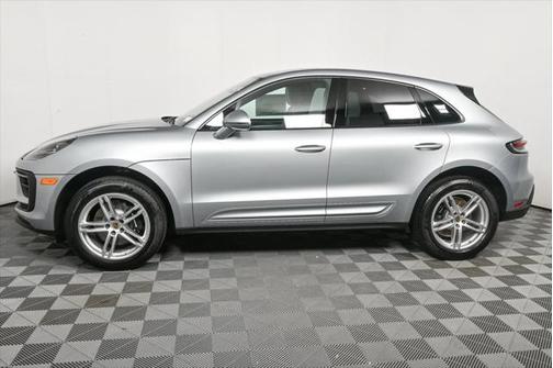 2025 Porsche Macan Base
