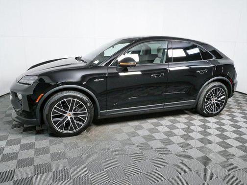 2026 Porsche Macan RWD