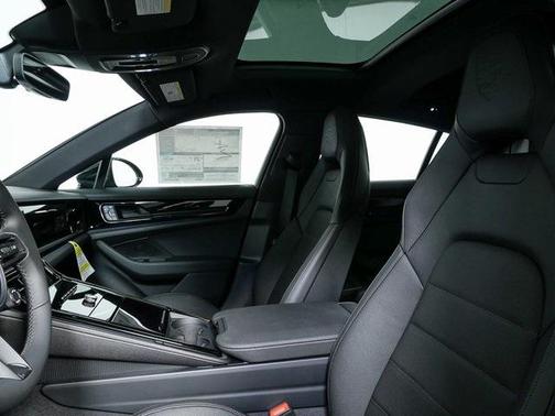 2026 Porsche Panamera RWD