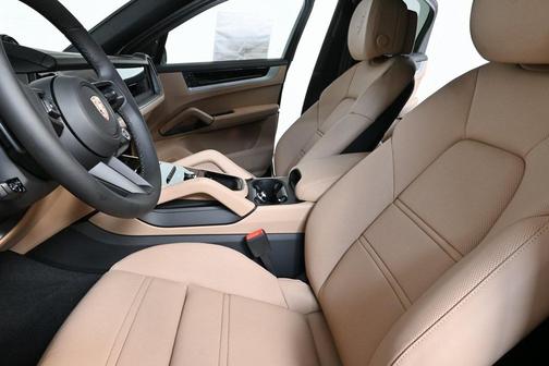 2025 Porsche Cayenne AWD