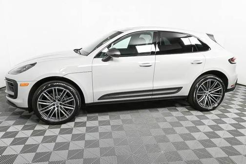 2025 Porsche Macan Base