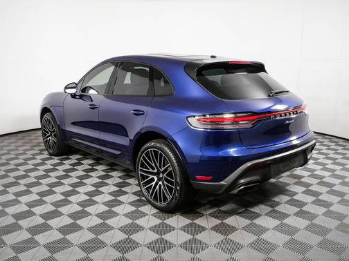 Gentian Blue Metallic 2024 Porsche Macan Macan