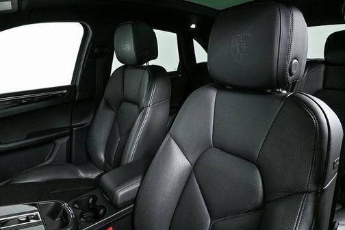 2022 Porsche Macan Base