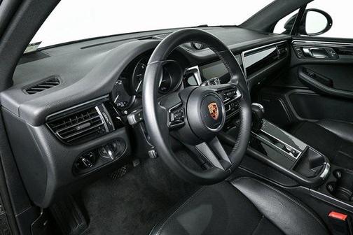 2022 Porsche Macan Base