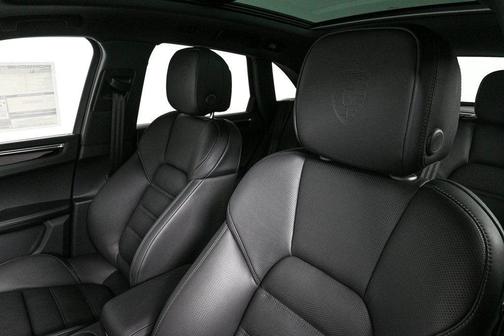 Volcano Grey Metallic 2026 Porsche Macan Macan