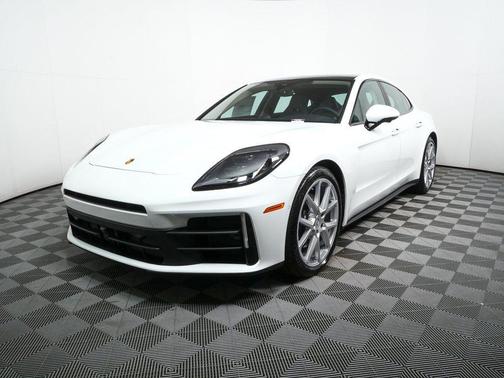 2026 Porsche Panamera 4