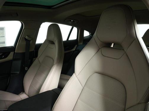 2026 Porsche Panamera 4