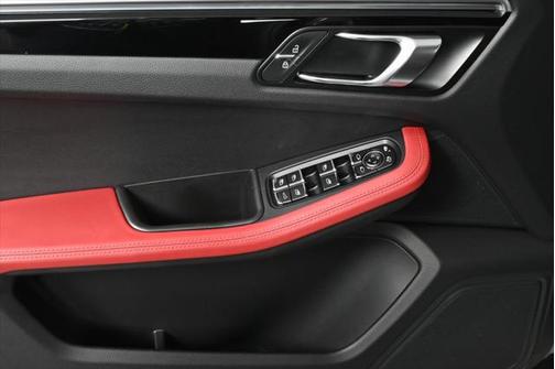 2021 Porsche Macan Base
