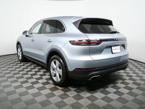 Dolomite Silver Metallic 2023 Porsche Cayenne Cayenne