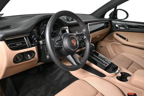 2025 Porsche Macan AWD
