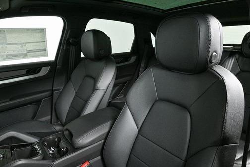 2025 Porsche Cayenne AWD