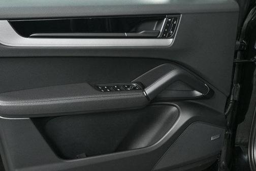 2025 Porsche Cayenne AWD