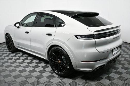 2025 Porsche Cayenne GTS