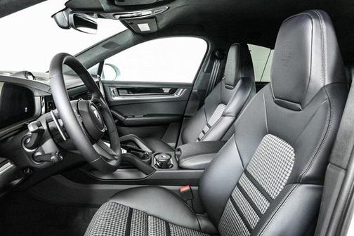 2025 Porsche Cayenne E-Hybrid S